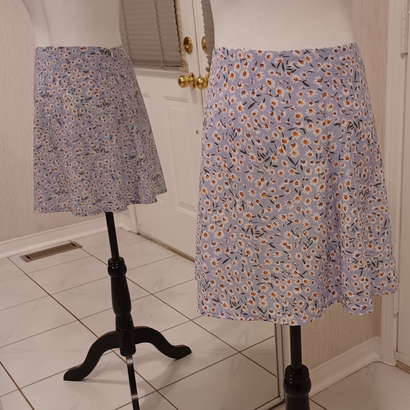Princess Polly Dresses & Skirts - 4/$60 Floral Skirt - Size XS (US4)